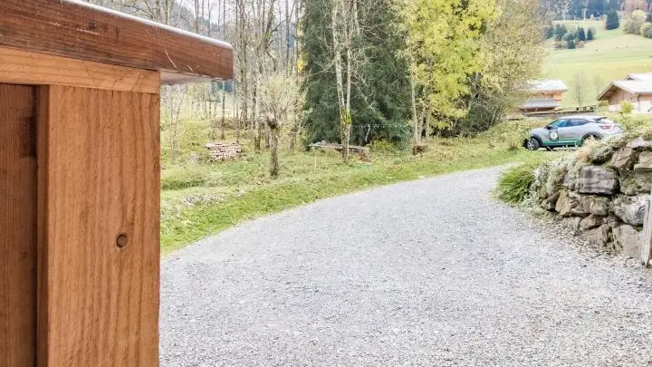 Place de stationnement devant le gîte