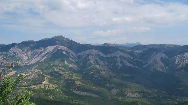 Vue sur la montagne d'Aujour