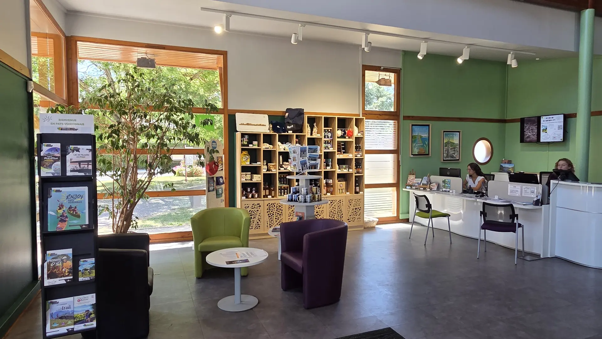 Office de tourisme du Pays Voironnais, Bureau d'accueil du Lac de Paladru_Charavines espace accueil et boutique
