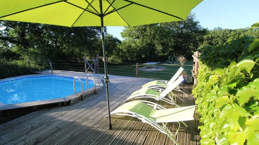 Piscine privée appartenant au gîte, sans partage,  rien que pour vous!