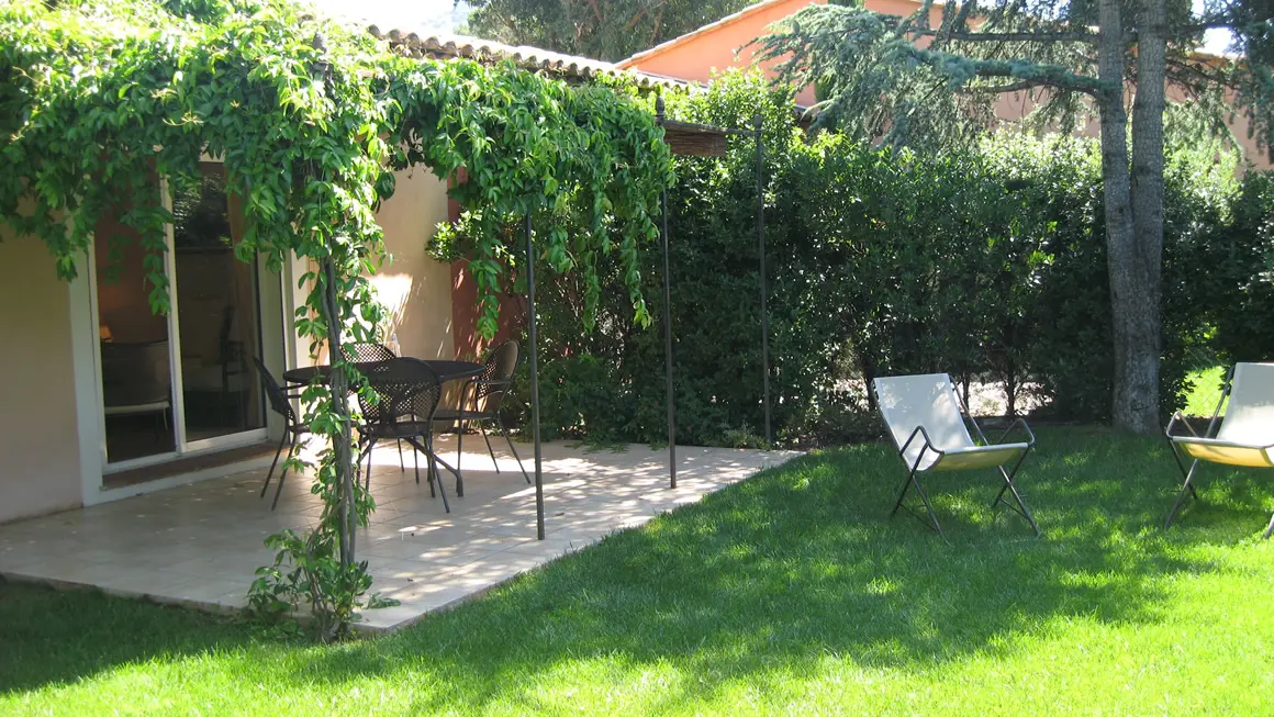 Jardin privé, clôturé et sans vis-à-vis avec Terrasse