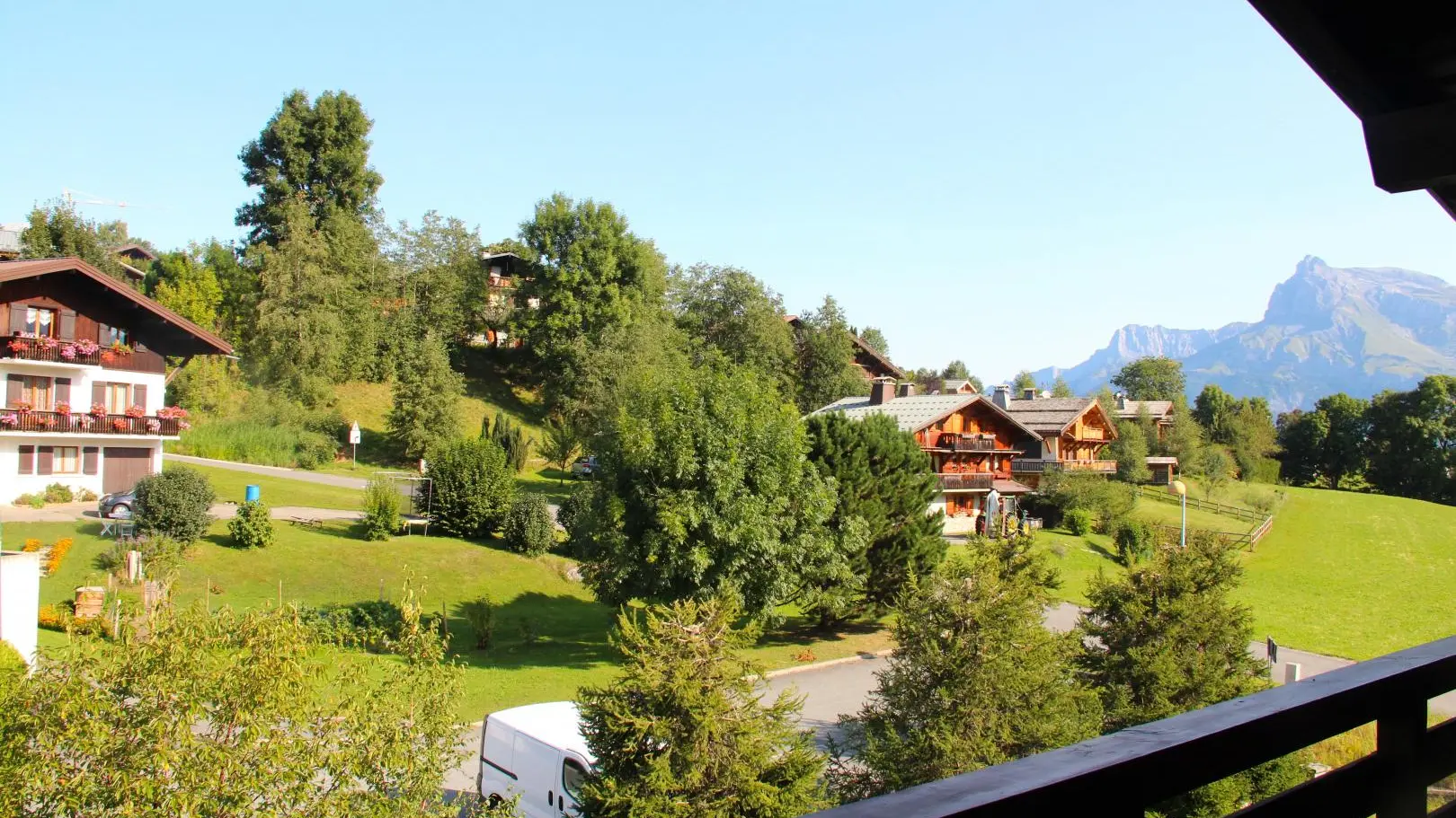 Vue depuis les chambres sur les Aiguilles de Warens