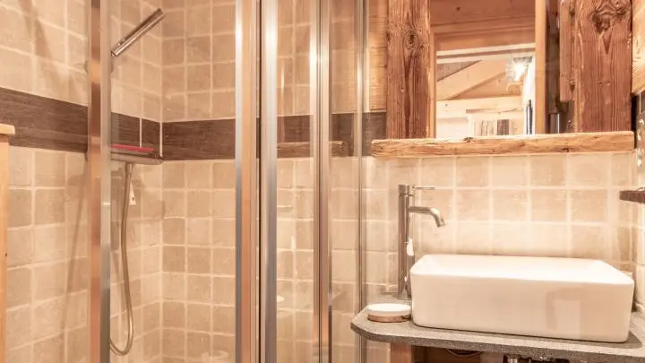 Salle d'eau chambre 1