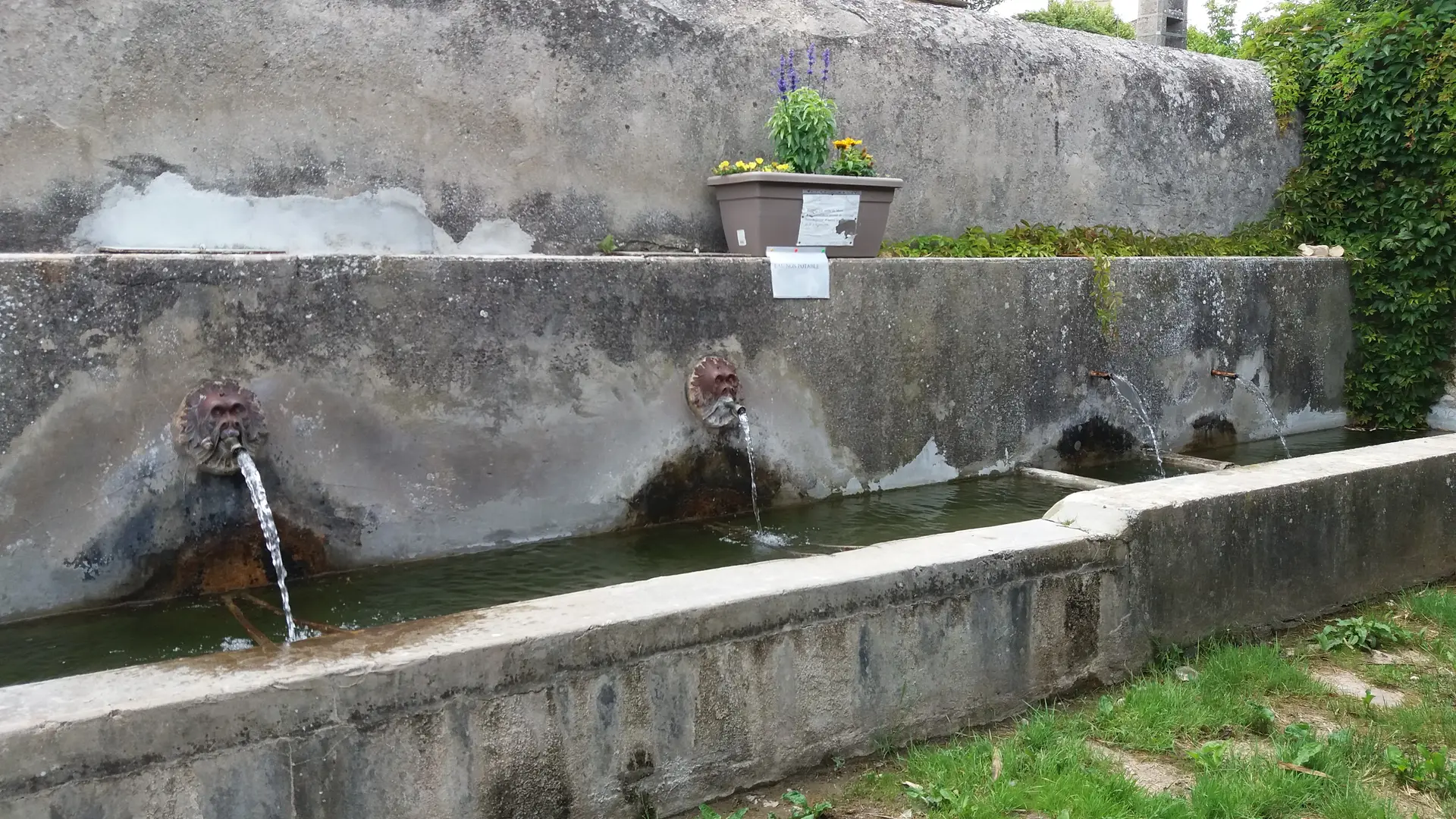 Fontaine du village