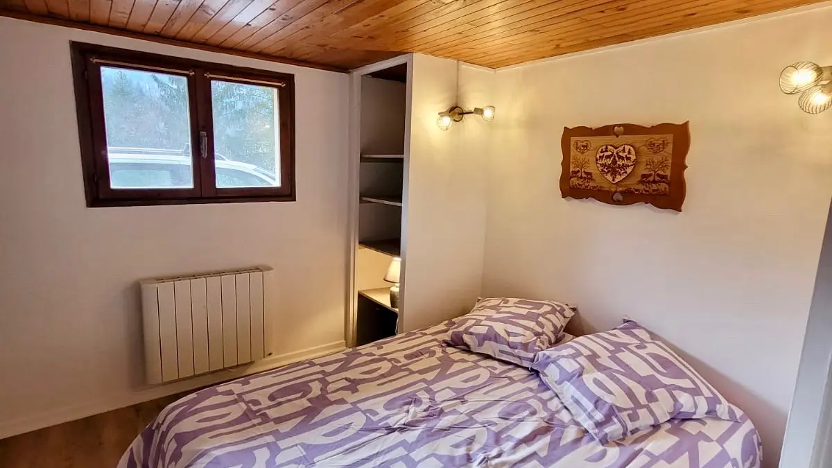 La chambre avec lit 180 cm