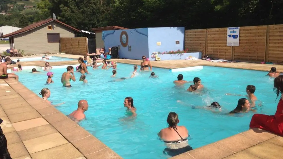 camping saumont 3 étoiles aixlesbainsrivieradesalpes piscine