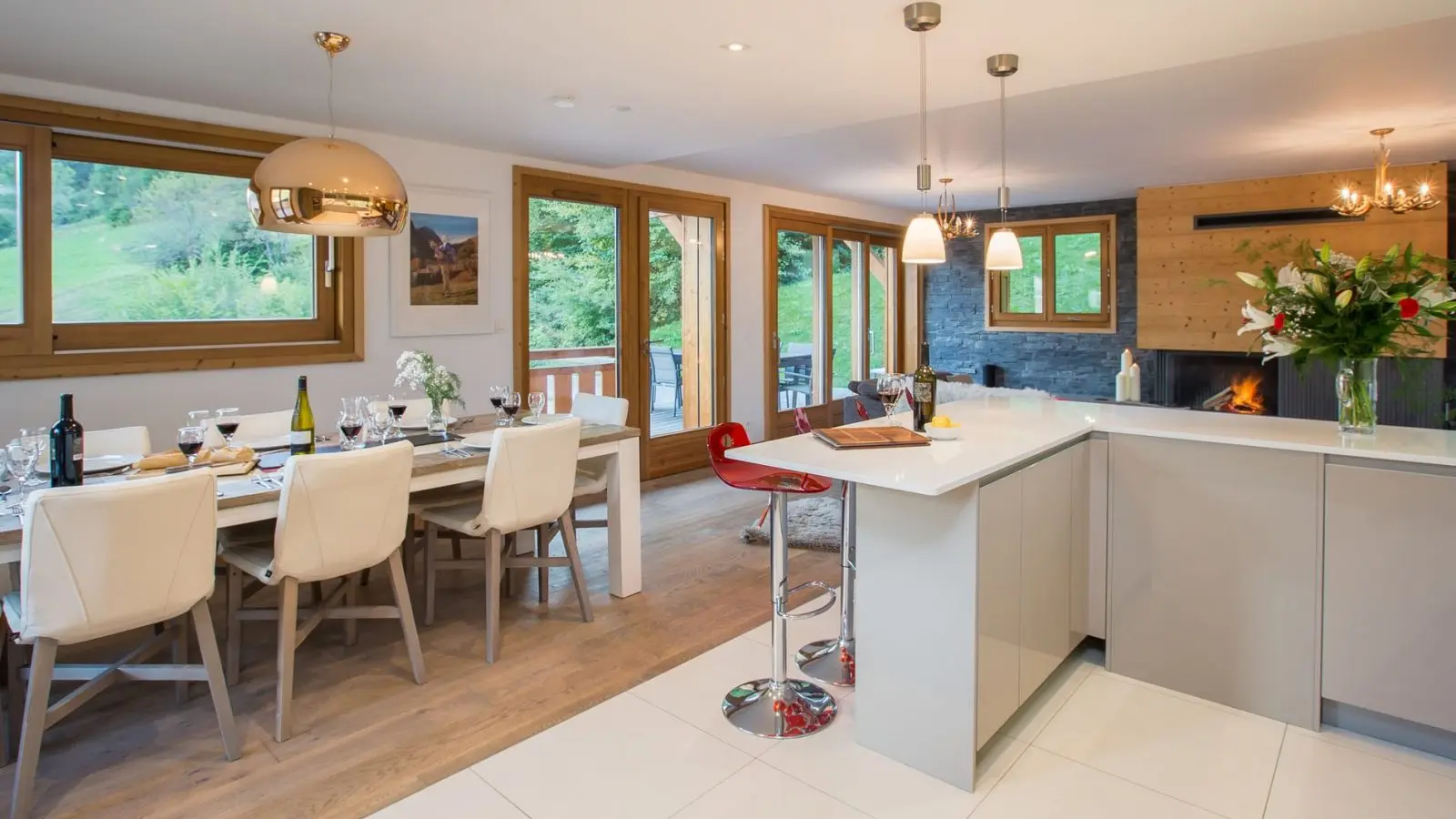 Cuisine ouverte sur sejour salle à manger décoration moderne et cosy