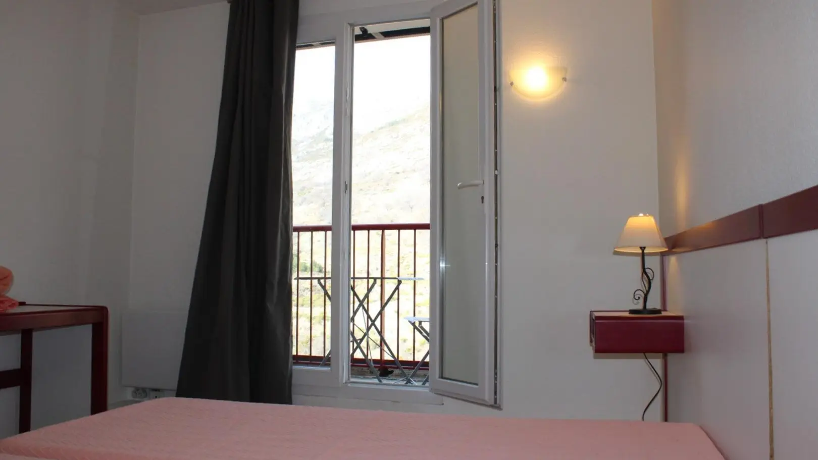 L'Escaou Un-Chambre 2-Coursegoules-Gîtes de France Alpes Maritimes