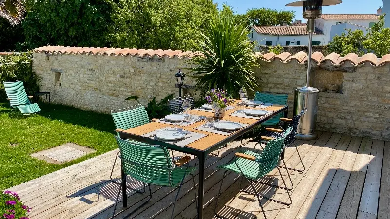 Esstisch für den Außenbereich