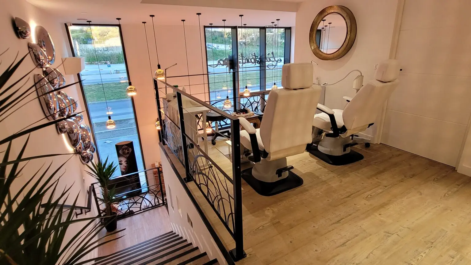 Poste Manucure / Pédicure