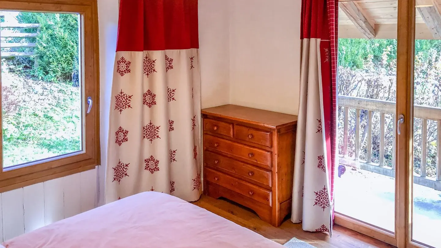 Chambre 1 avec accès direct au balcon