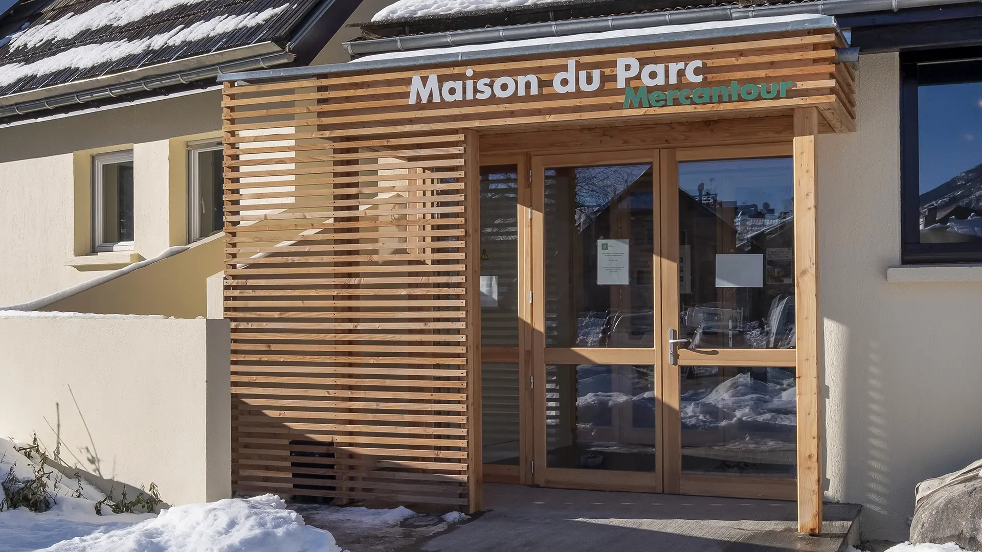 Entrée de la Maison de Parc de Saint-Etienne-de-Tinée