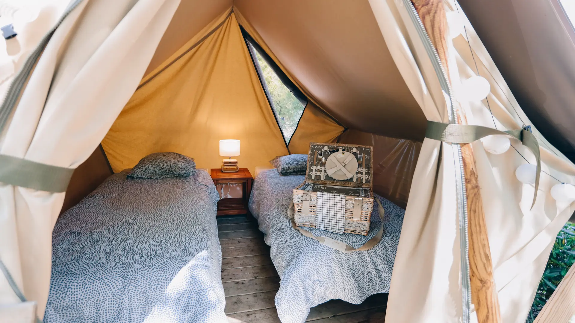 Intérieur de la tente Bivouac