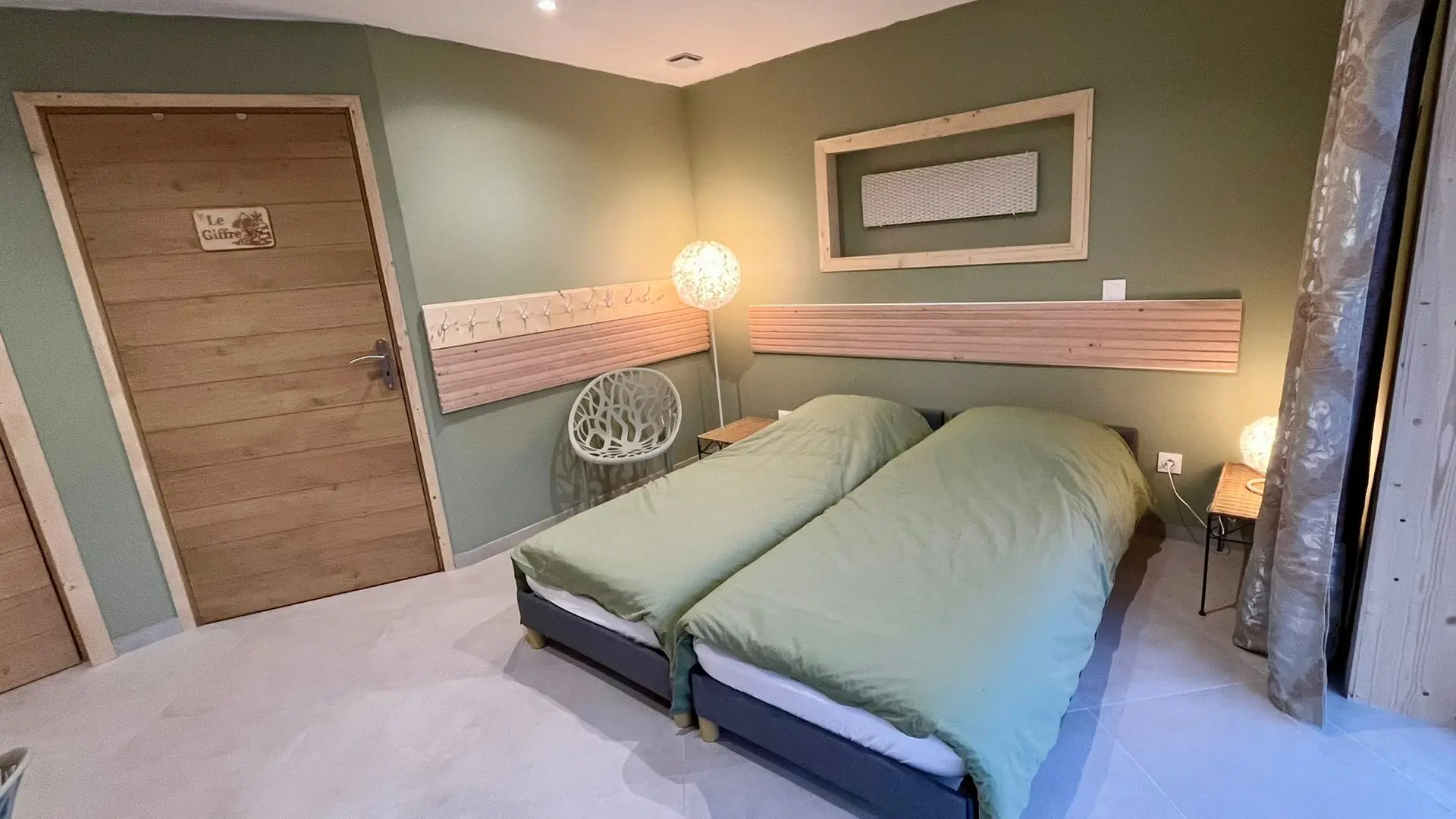 Chambre de l'appartement PMR du bas