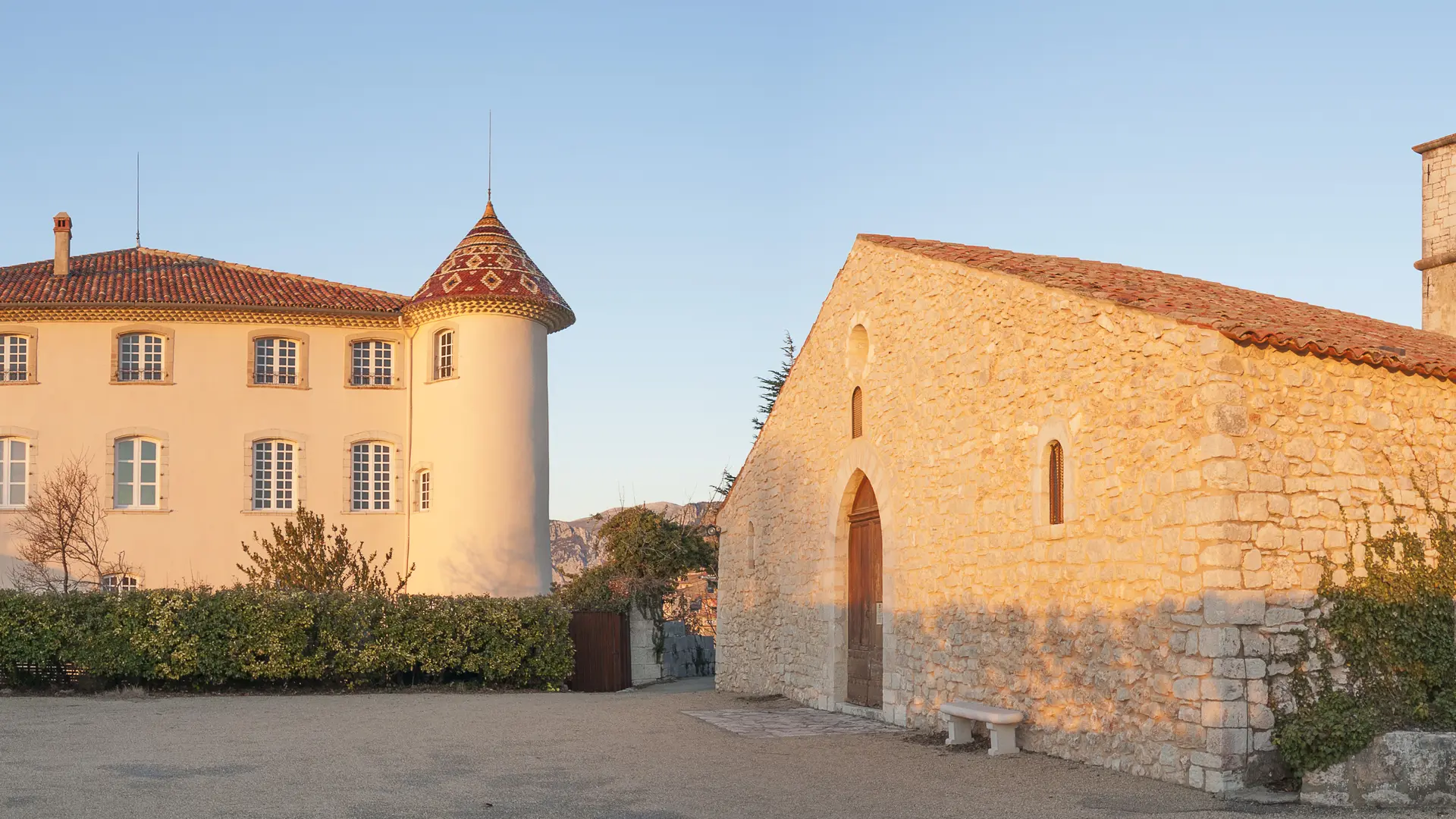 Vue sur le château et l'église