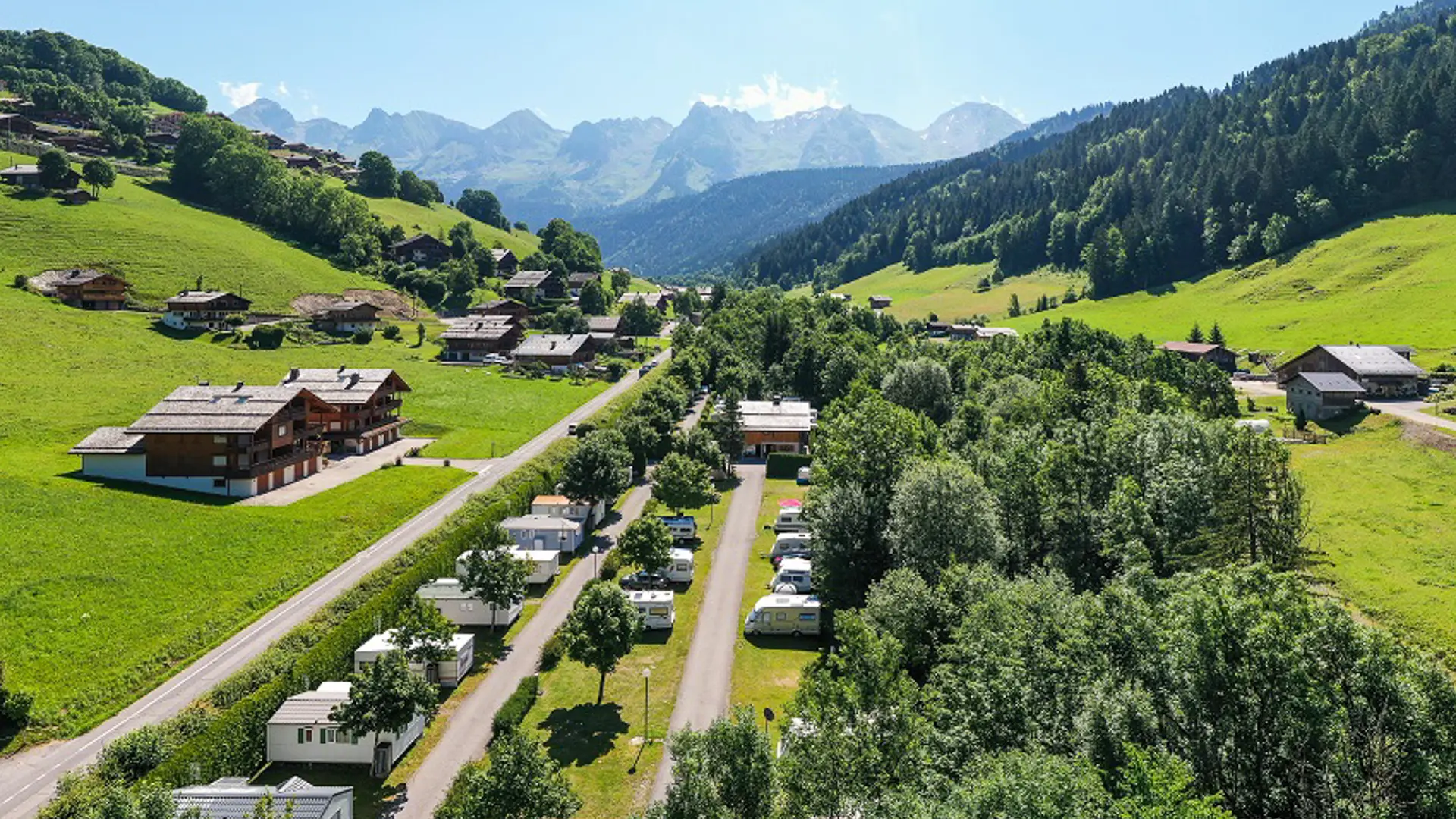 Camping Le Clos du Pin l'été