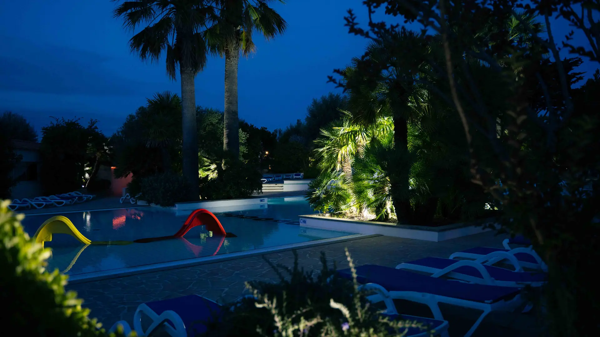 Le parc aquatique de nuit