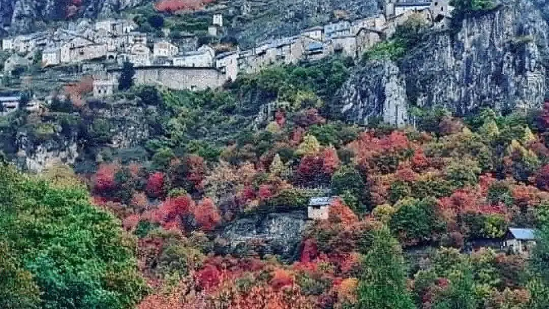 Gîte Les Gentianes-Le village-Roubion-Gîtes de France des Alpes-Maritimes