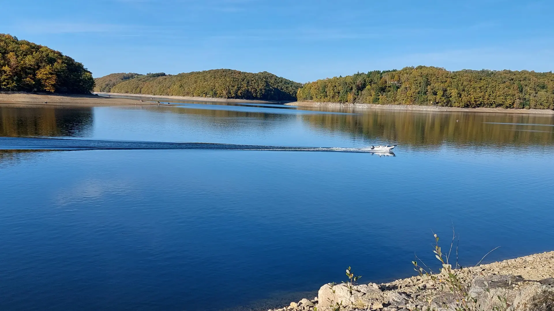 Lac de Saint-Etienne Cantalès