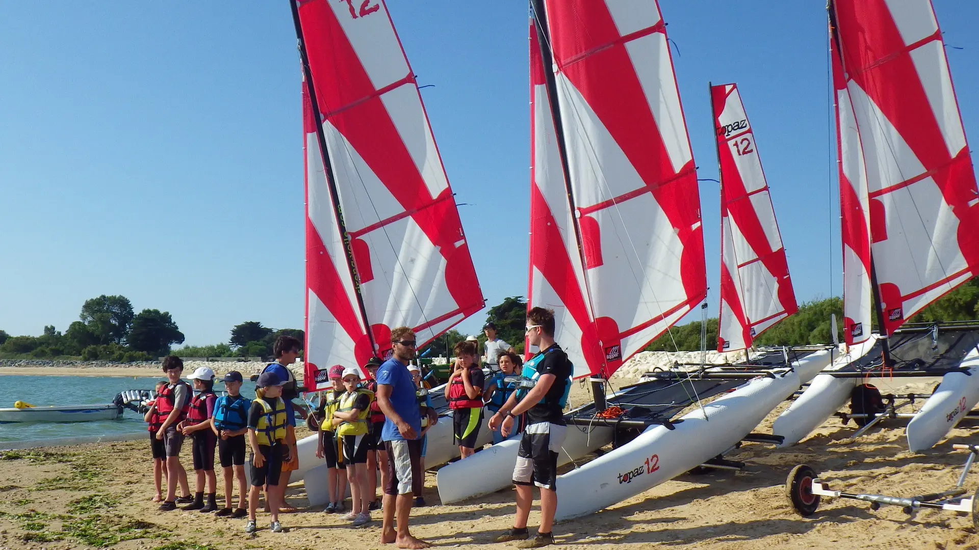 Catamarans sur la plage