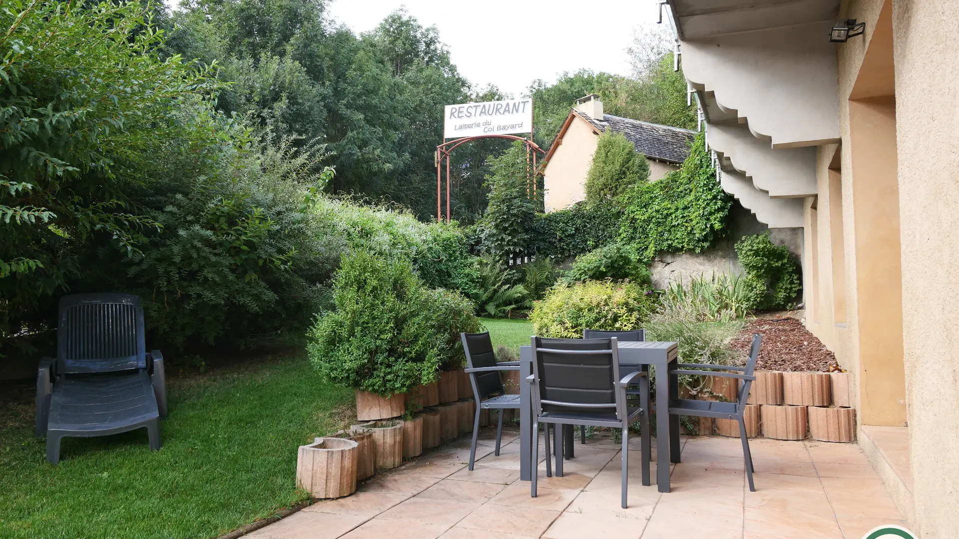 Gîte M. Mme MAULLIER Régis et Béatrice Laye village