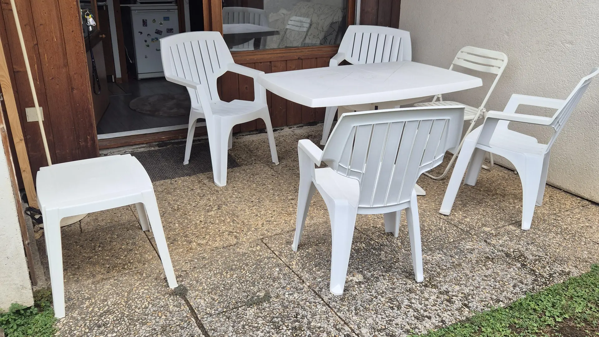Terrasse avec mobilier