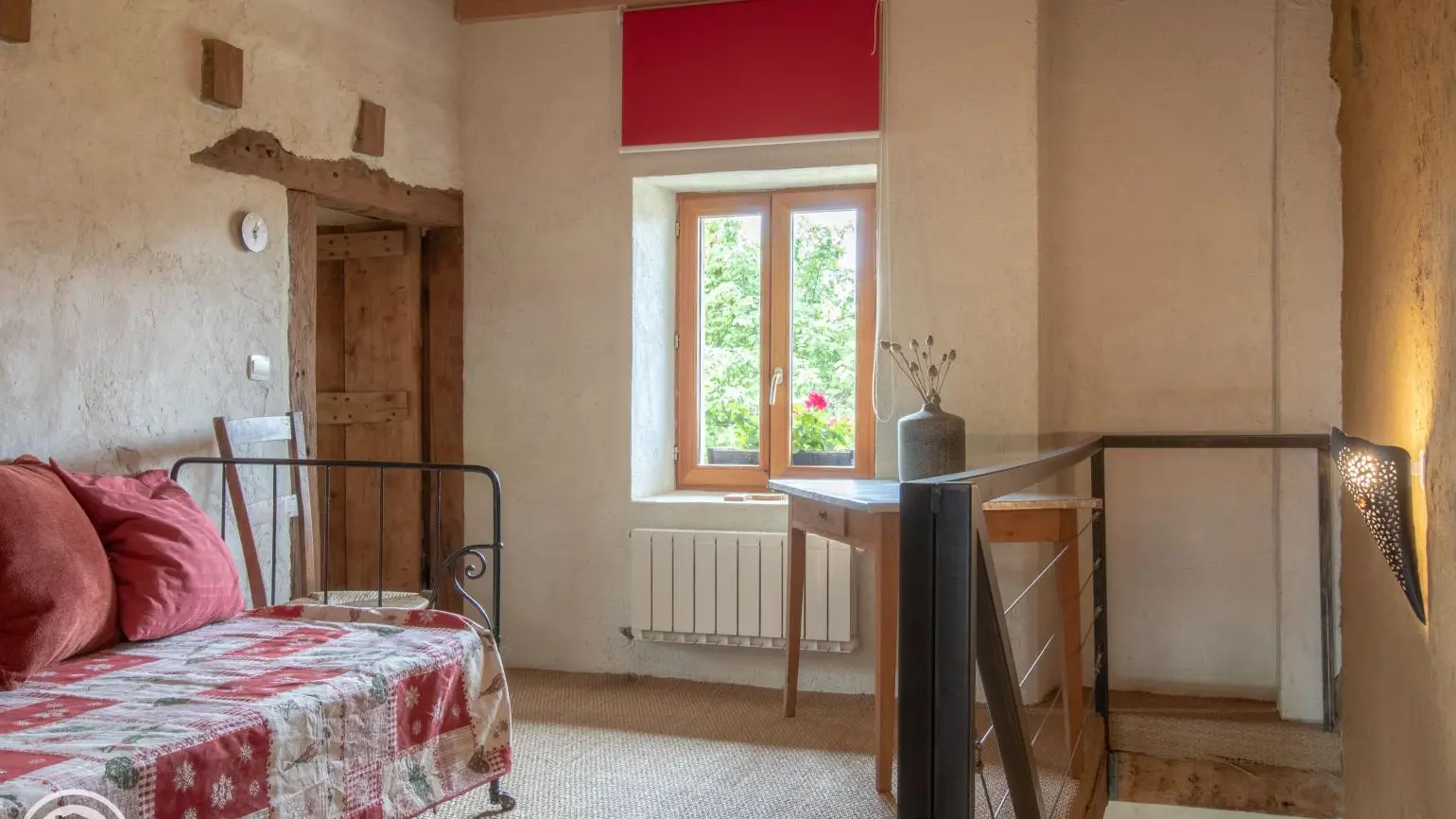 Espace bureau en haut de l'escalier : 9ème couchage si besoin.