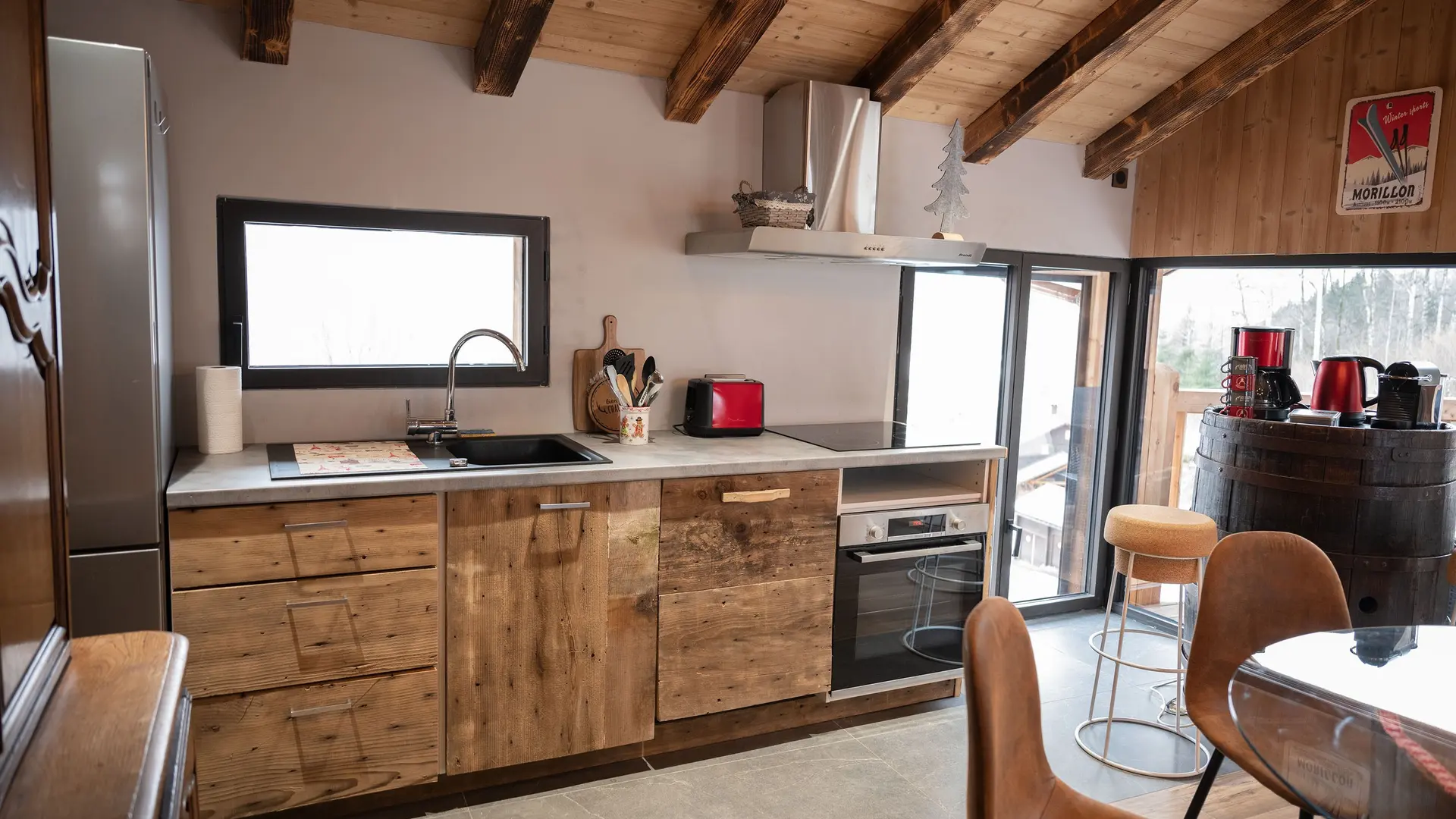 Cuisine ouverte sur l'espace repas