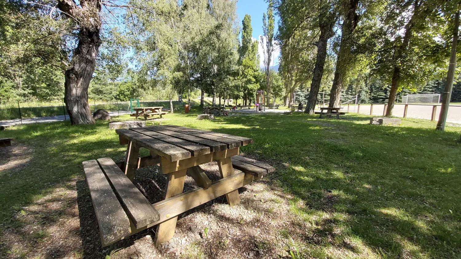 Aire de pique-nique de la base de loisirs de Chabottes