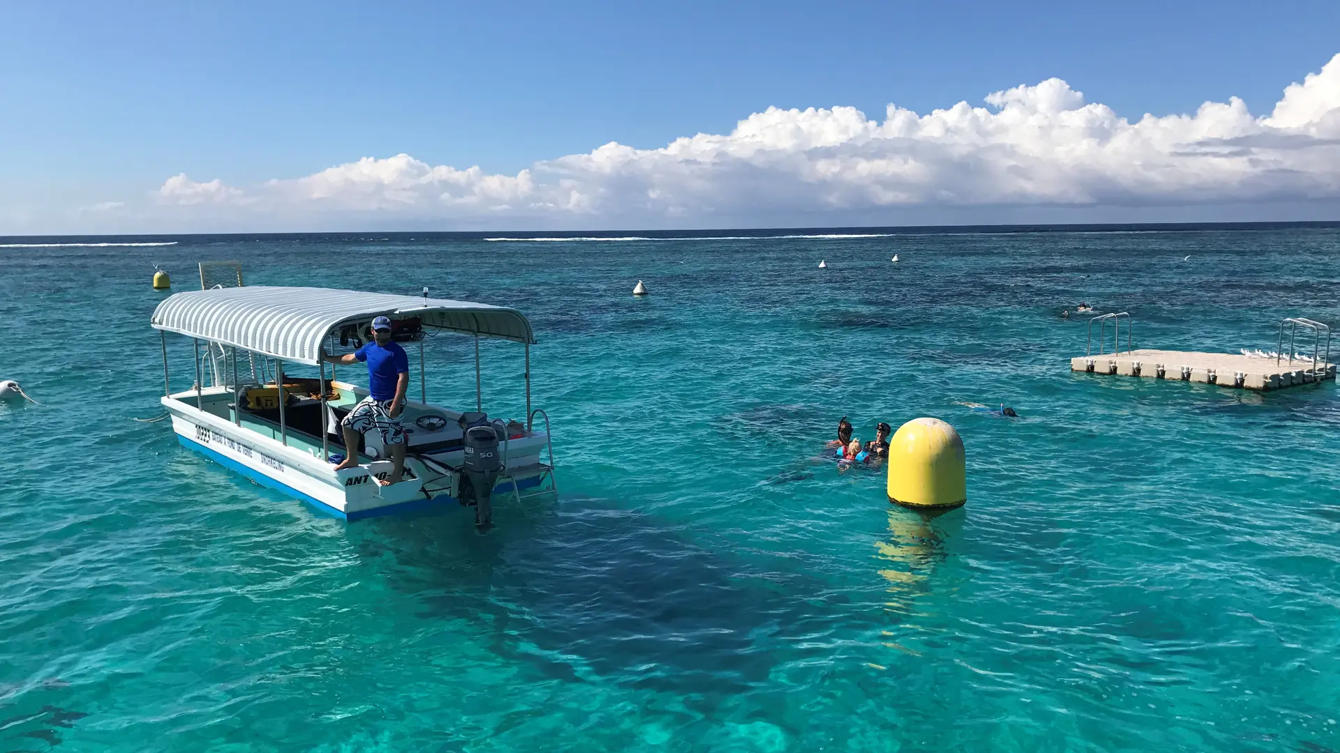 Le bateau vue de l'extérieur