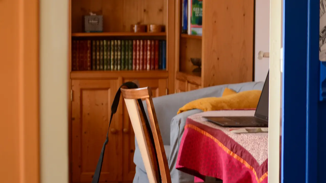 Bureau de travail dans le salon