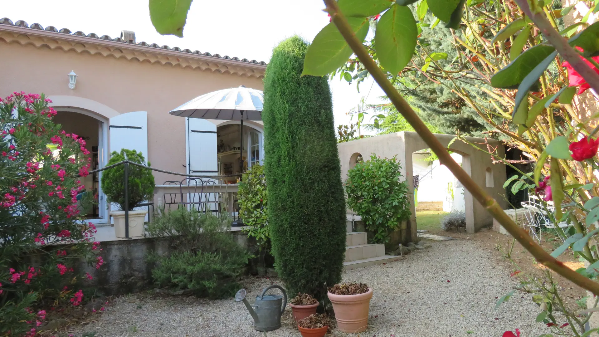 Terrasse côté petite cour
