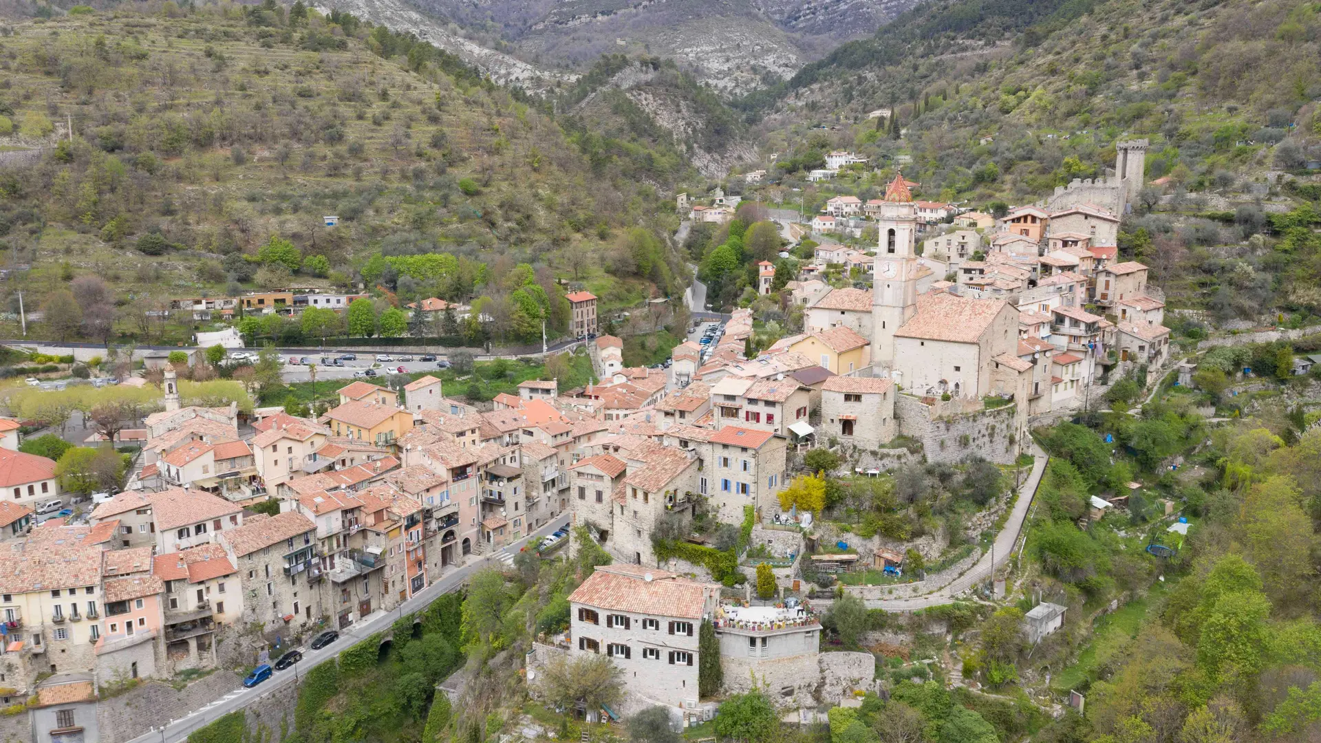 Lavande-Le village-Lucéram-Gîtes de France des Alpes-Maritimes