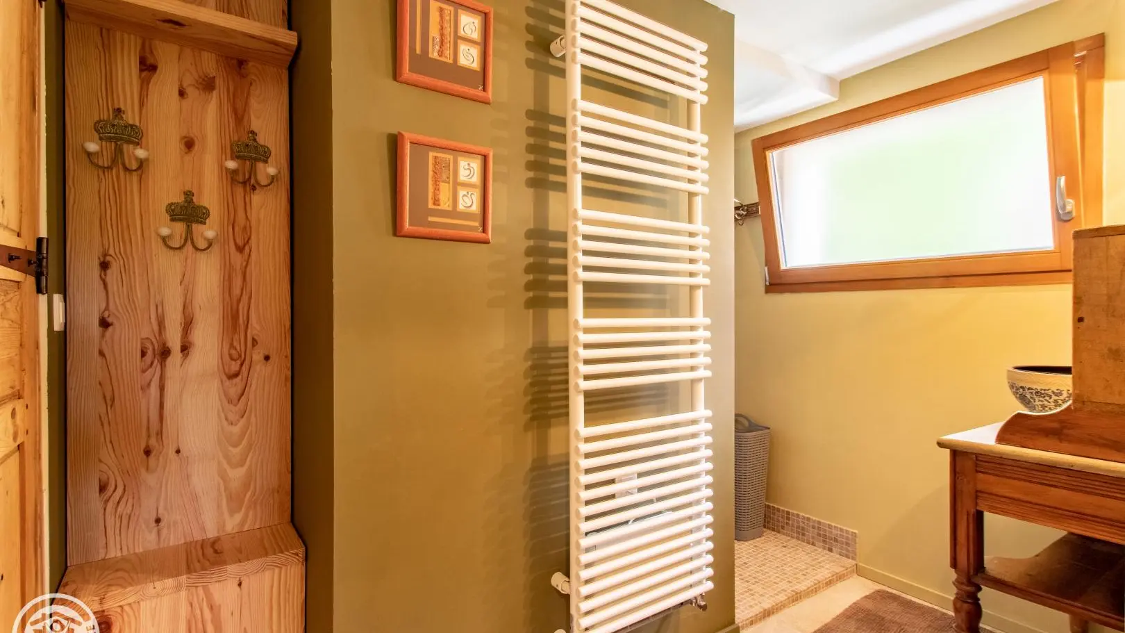 Salle d'eau avec douche