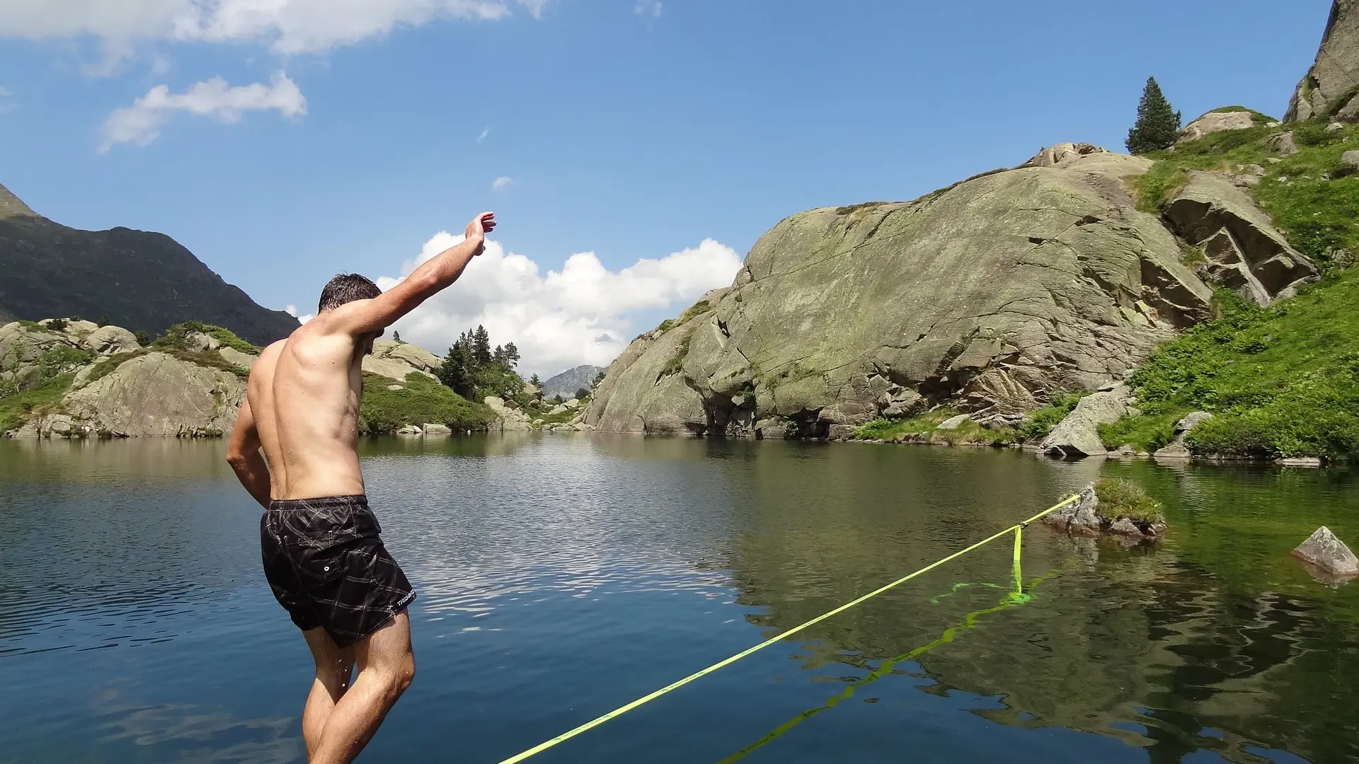 Slackline sur l'étang d'en Beys