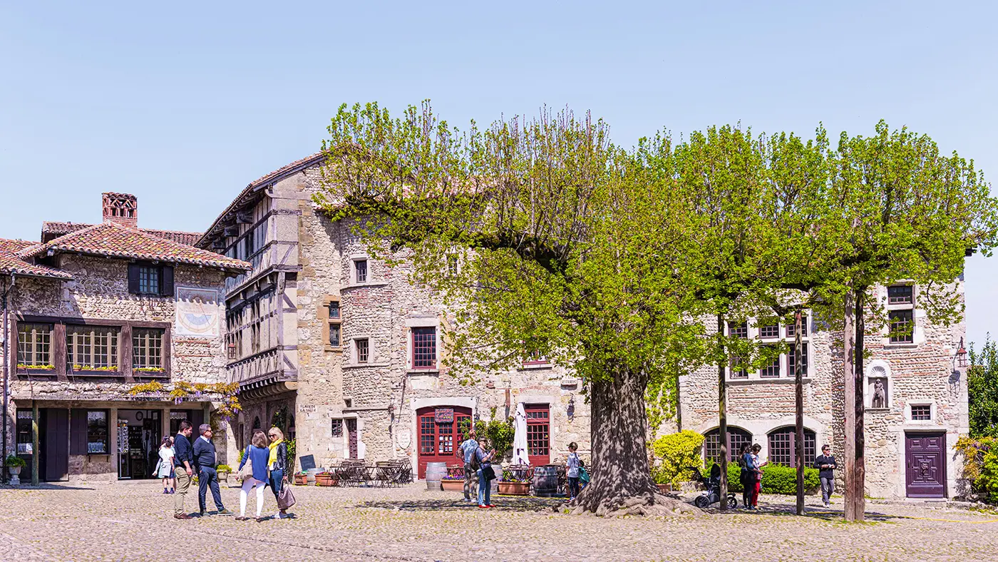 A l'intérieur de la Cité médiéval de Pérouges