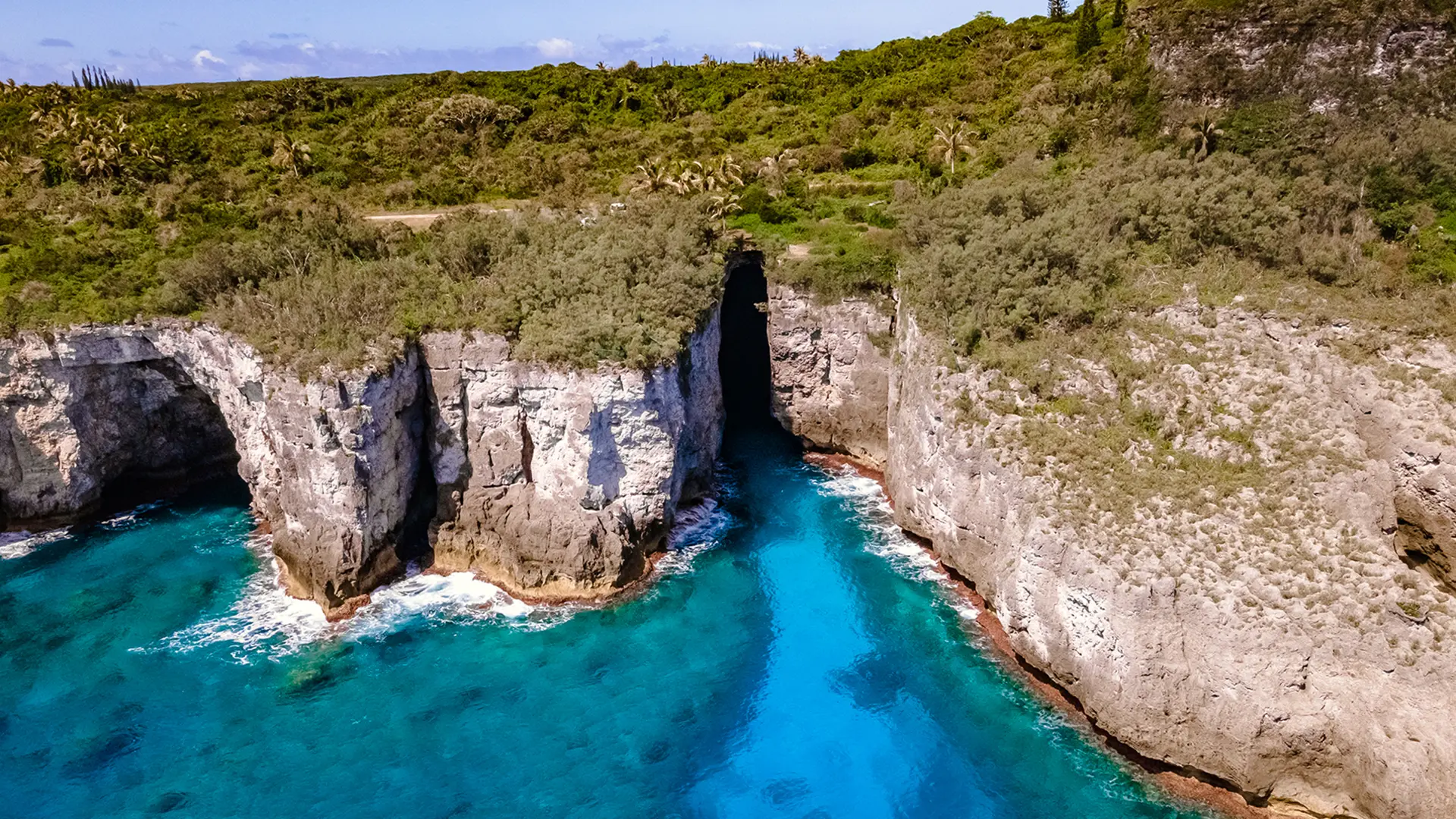 A 5-metre-wide fault in the cliff face