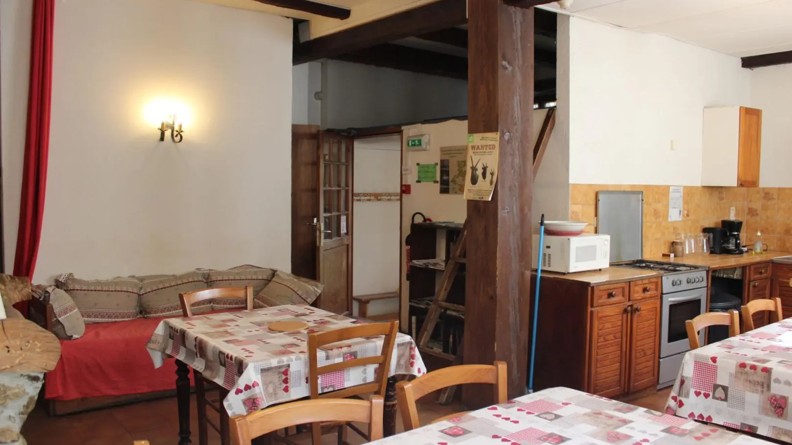 Gîte d'Etape/Groupe La Rouguière - Pièce de vie commune - Saint-Martin-Vésubie - Gîtes de France Alpes-Maritimes