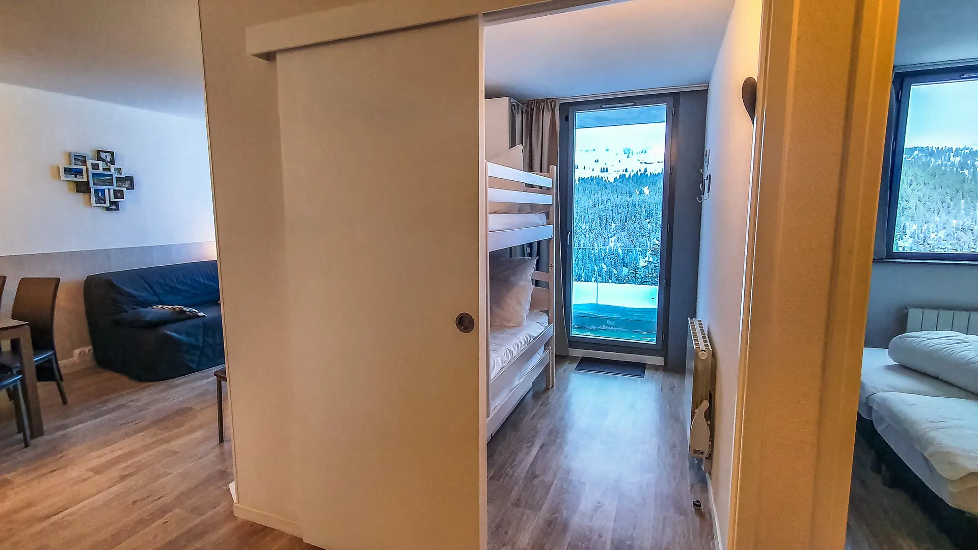 Vue sur le salon, la chambre N°2, et N°1