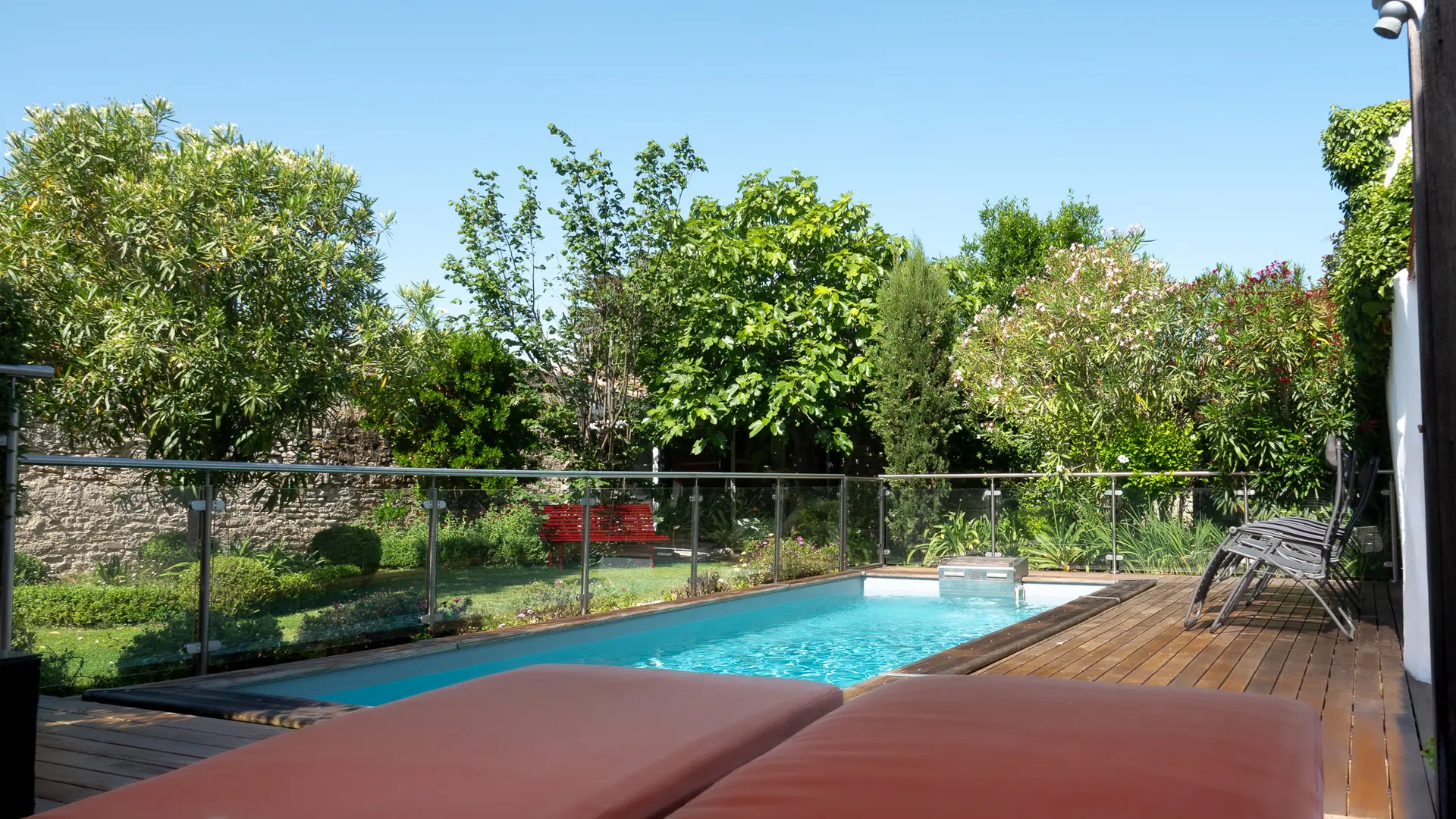 Piscine privative chauffée sécurisée