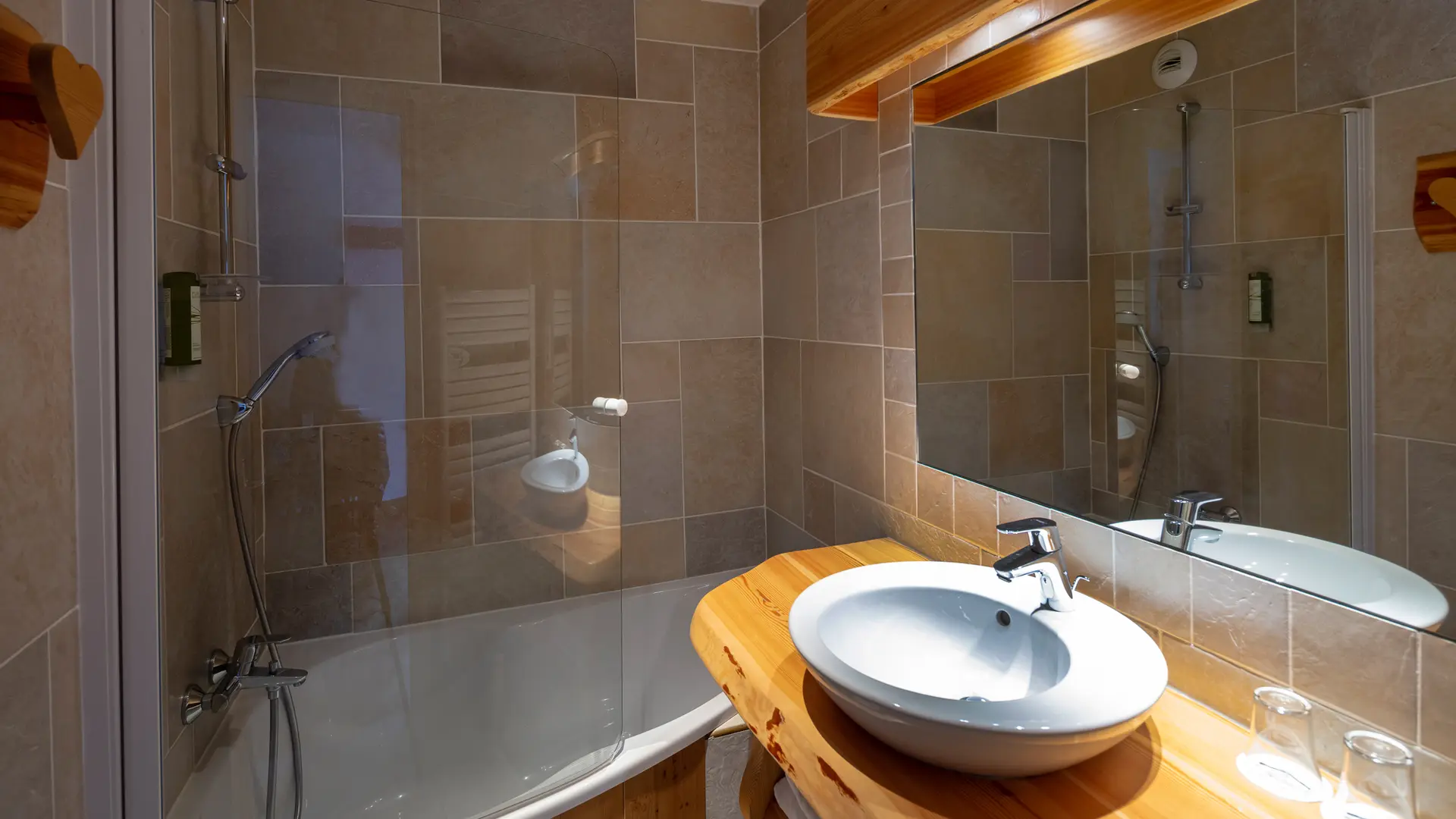 Salle de bain studio de 3 personnes