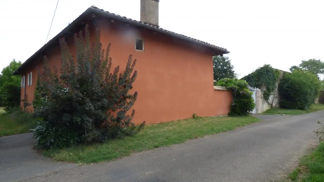 Vue à l'arrivée de la maison des propriétaires.