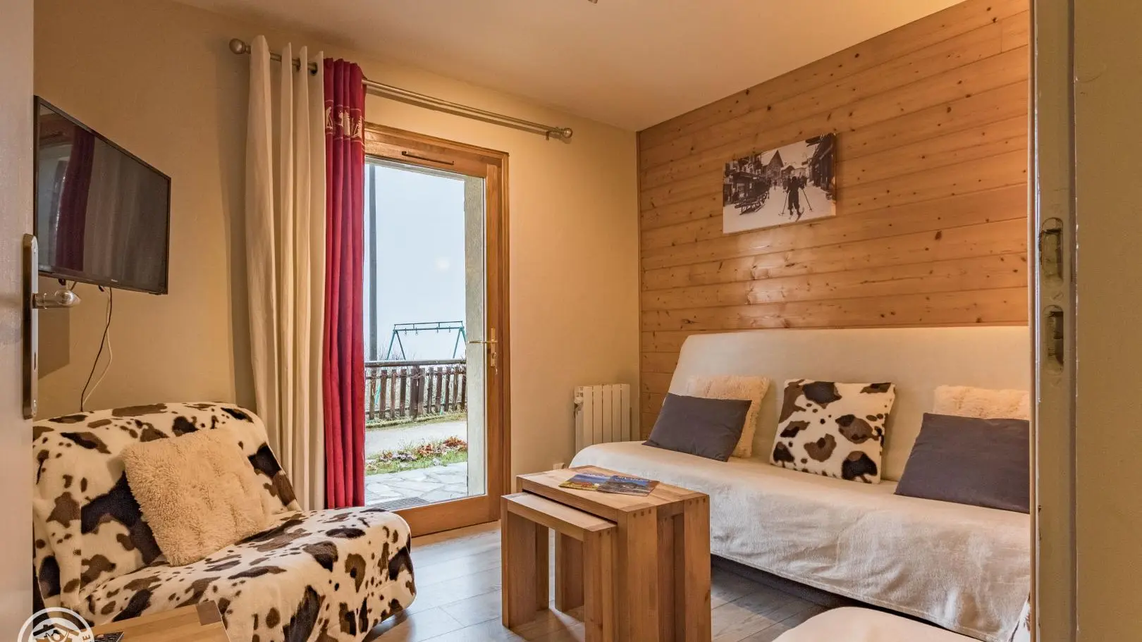 salon avec Clic-Clac et vue lac d'Annecy