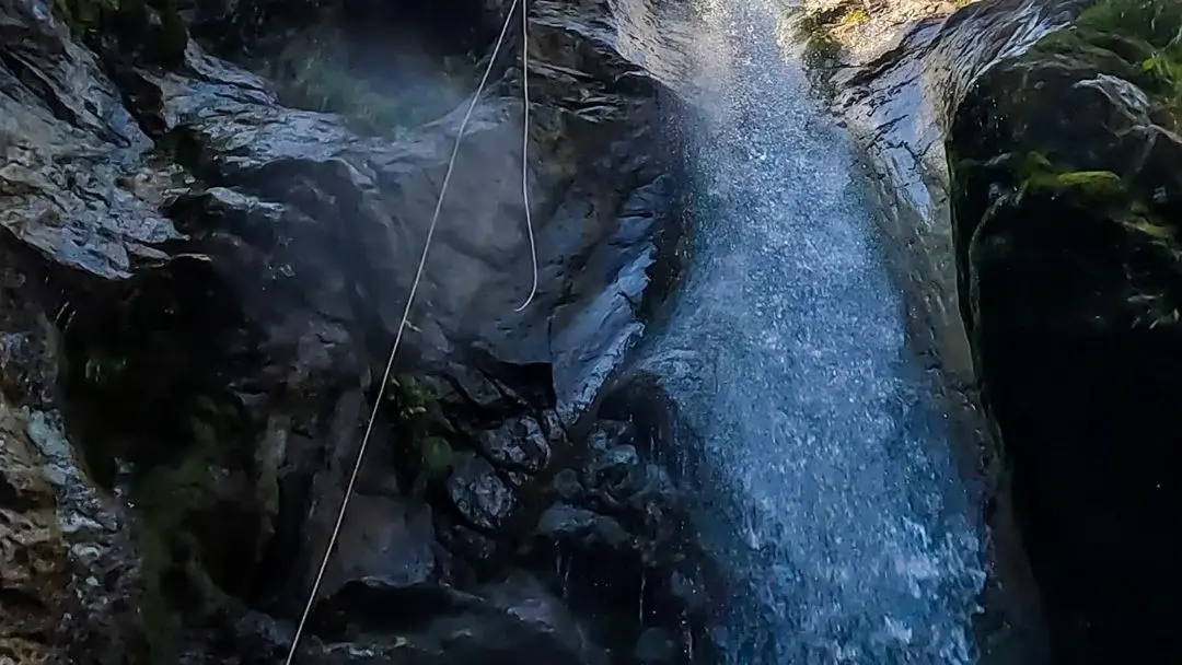 Ouvrez les yeux et profitez d'une expérience unique ! Avec Ecrins Spéléo Canyon