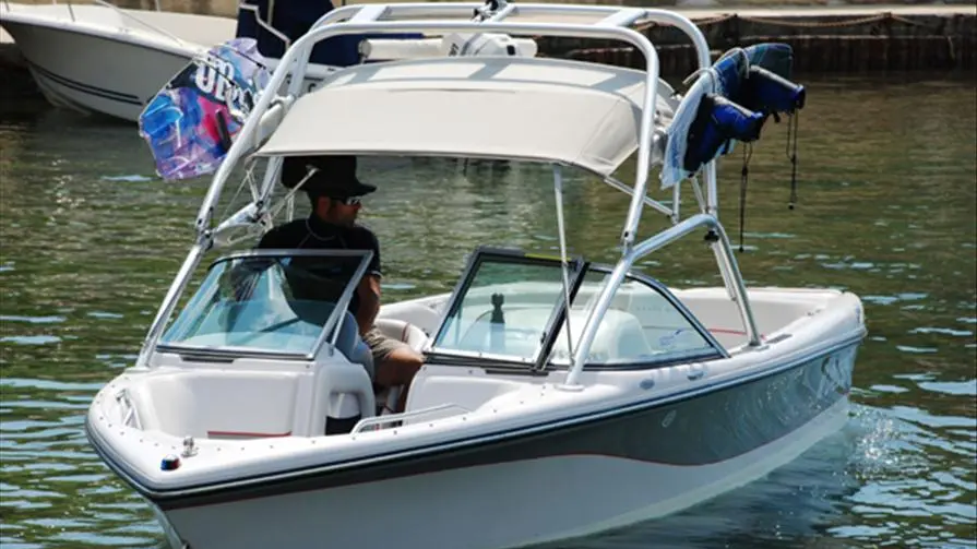 Un des bateaux de Waky Sea