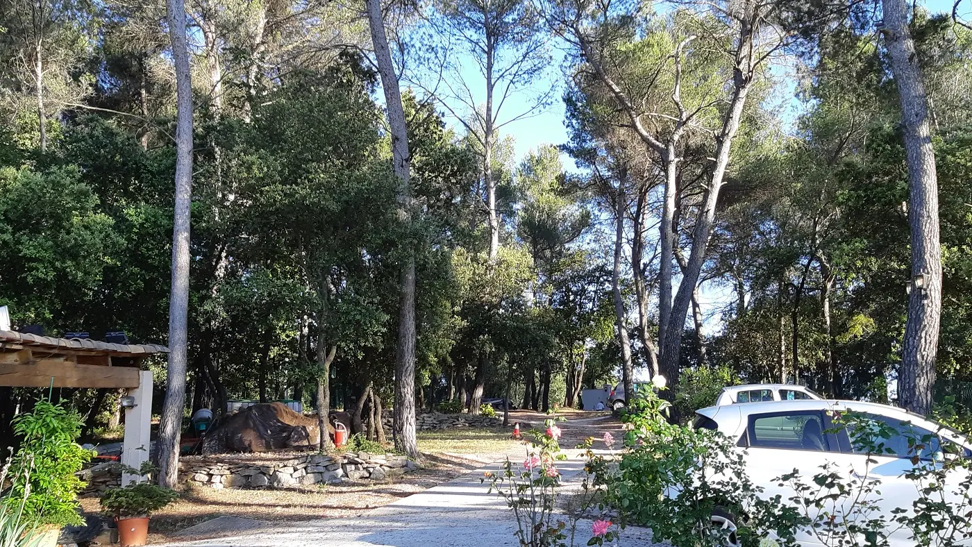 PARKING CLOS ET SECURISE