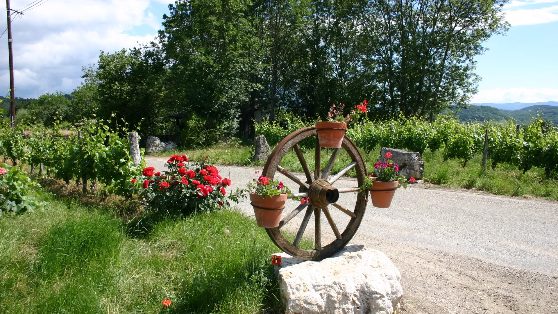 Village fleuri Andert-et-Condon