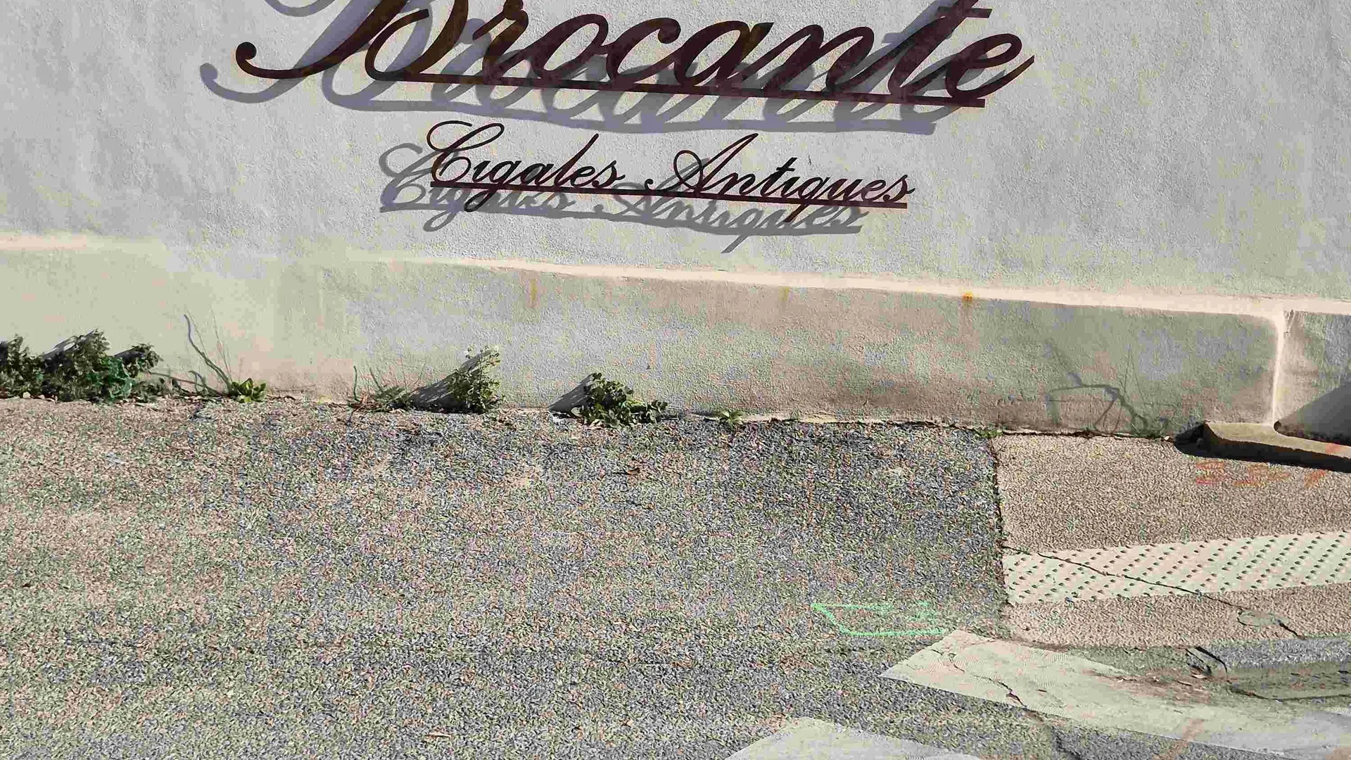 Cigales antiques - Brocante_L'Isle-sur-la-Sorgue enseigne