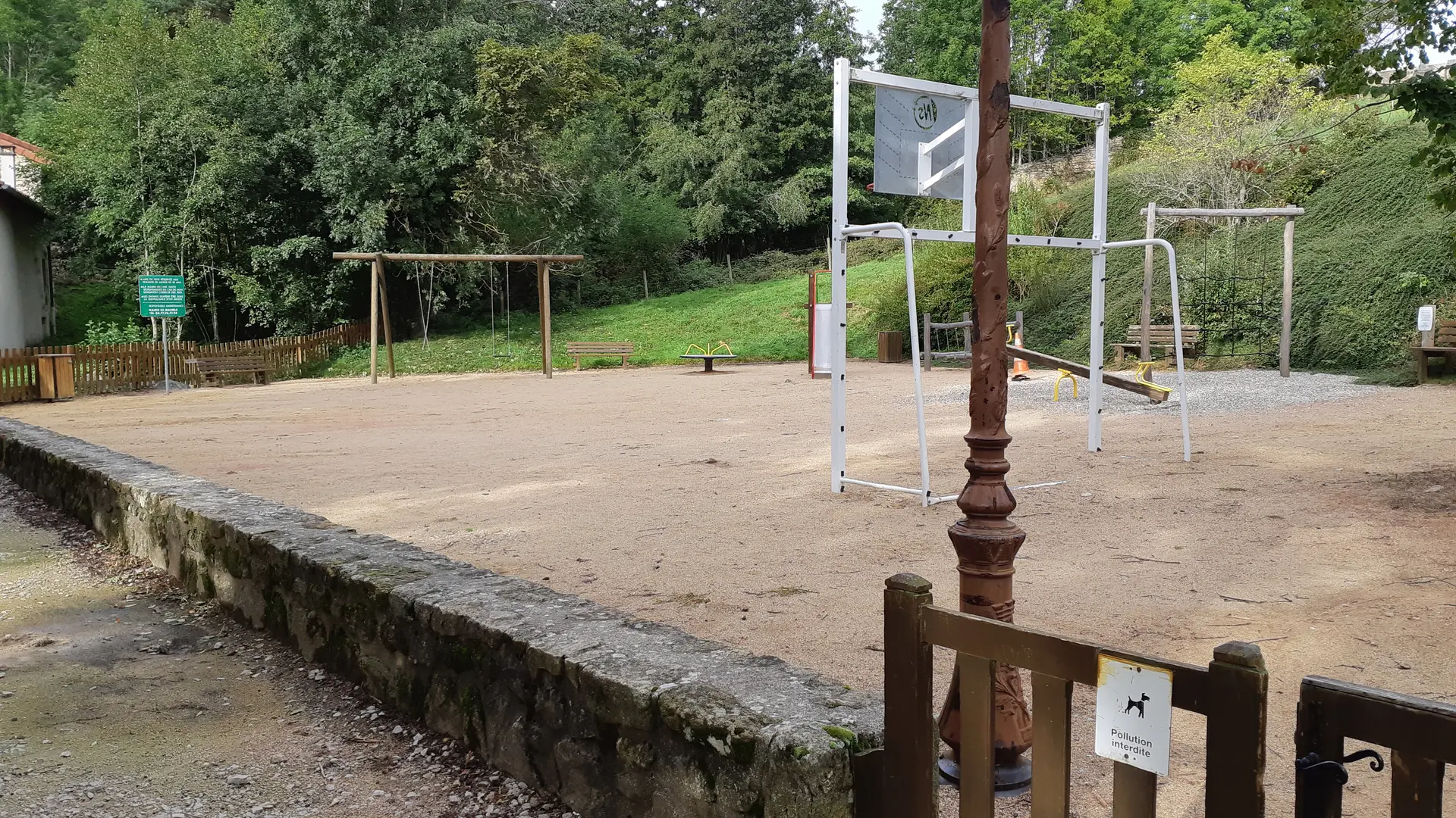 Aire de jeux à Marols