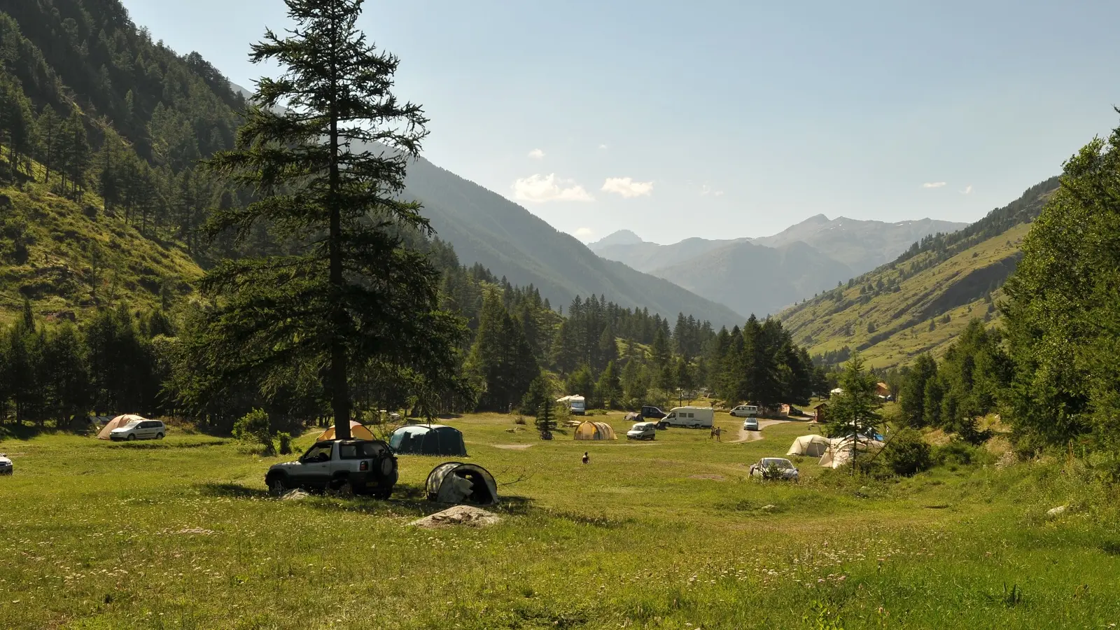 Intérieur camping en été